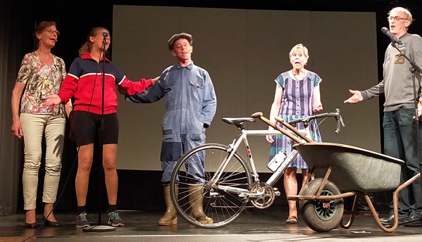 revue scene 9